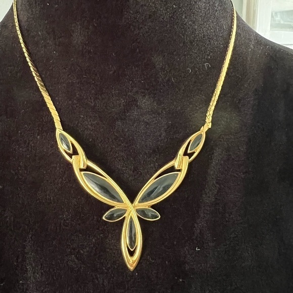 Vintage Trifari Gold Tone & Faux Onyx Statement Necklace Enamel Stone Abstract - Picture 3 of 10